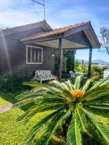 Chalé de 2 dormitórios com piscina e churrasqueira