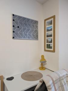 R2 - City & Beach Access, WIFI, Free Parking, Bus Stop 50ft From House - Self Catering