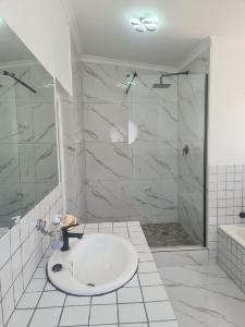 Nirvana Beach Cottage a Luxury cottage close to ocean side & mountain peaks beach holiday venue