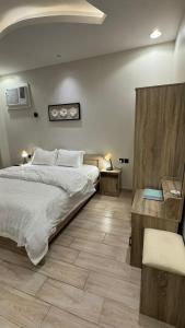 شقه بثلاث غرف نوم وصالة جلوس