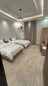 شقه بثلاث غرف نوم وصالة جلوس