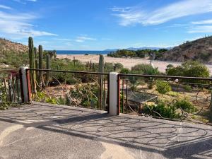 Unique Villa in the desert with panoramic views - 400 mt from secluded beach, reached by 4x4