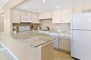 1 BR Condo with Side Ocean View and Outdoor Pool!