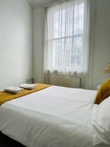 The Oakley House - 2 Bedroom Entire Apartment