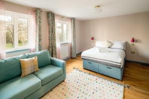 4BD Townhouse w Garden for 8 Adults & 4 Children