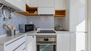 Tagus Bridge View 2BDR Apartment by LovelyStay