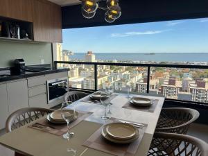 Apto Vista Mar - Praia da Enseada - Guarujá