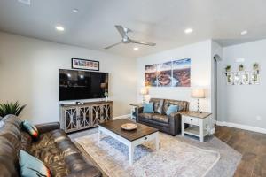 Zion Village Resort 415 Private Hot Tub, Ping Pong Table, and Community Pool access