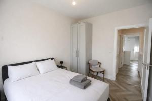 2 Double Bed Spacious House with Free Parking