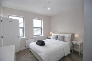 2 Double Bed Spacious House with Free Parking