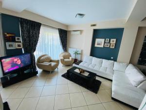 Apartament Modern & Spatios - La 2 minute de Mare