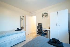 Cosy 2 BR Apt, DLR, London City Airport & ExCeL