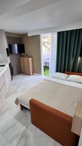 Las Americas 200A apartment