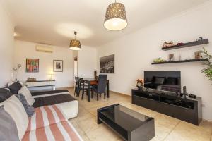 C02 - Luxury 3 Bed With Pool View