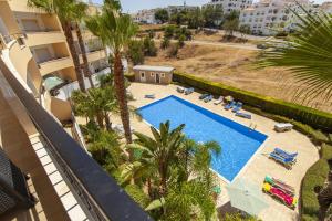 C02 - Luxury 3 Bed With Pool View