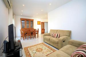 C23 - Parkway Entrance Apartment in Lagos