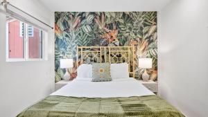 A Hollywood Location Chic Renovated 1BDR Patio Urban Jungle by AvantStay