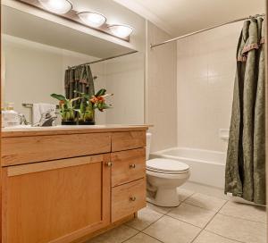 Cozy 2BR-5BD Suite - Mountain Views - Htd Parking