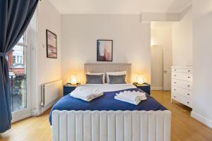 Private Oxford Street Luxe Apartment