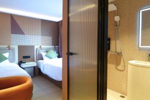A Hotel Farrer Park - Newly Renovated