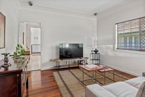 Spacious 4 Bed 2 LivingRoom Near Hospital and CBD