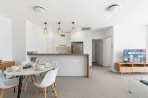 Urban 2BR Retreat Near Brisbane CBD