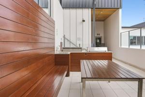 Urban 2BR Retreat Near Brisbane CBD