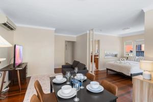 Warm and Cozy Retreat near shops and transport