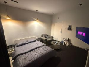 استوديو بتصميم هادئ ومريح في قلب الخبر