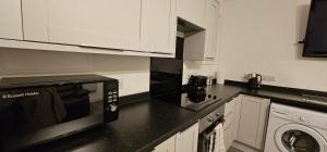 Rook View, Modern Coastal Retreat with Free Parking