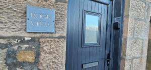 Rook View, Modern Coastal Retreat with Free Parking