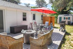 2-Min Walk to the Beach Dog Friendly