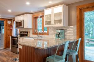 2-Min Walk to the Beach Dog Friendly