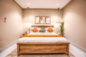 Apartment in a bohemian style overlooking the lake and the Bahrain Bridge