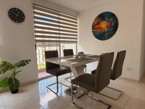 Hermoso y comodo apartamento con Aire acondicionado y parqueo privado en unidad residencial - Jamundi