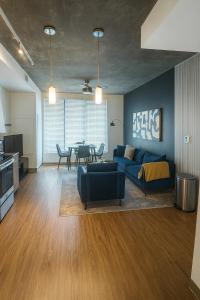 Birmingham Stay 2BR with Rooftop Amenities