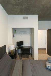 Birmingham Stay 2BR with Rooftop Amenities