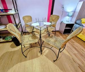 Suite Rosa familiar para hasta 6 huéspedes Amplia, céntrica, con cocineta y baño privado