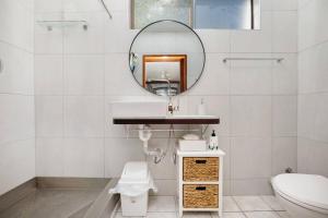 Close to Townsville Hospital and Uni - Unit A