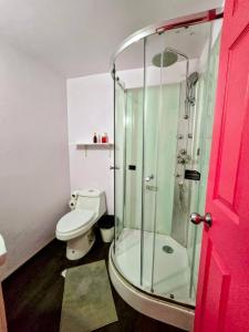 Suite Rosa familiar para hasta 6 huéspedes Amplia, céntrica, con cocineta y baño privado