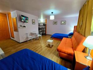 Suite Naranja moderna para 3 huéspedes Cocina equipada, Wi-Fi rápido y excelente ubicación céntrica