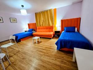 Suite Naranja moderna para 3 huéspedes Cocina equipada, Wi-Fi rápido y excelente ubicación céntrica