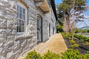 Sonoma Stonehouse Suite 9