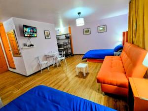 Suite Naranja moderna para 3 huéspedes Cocina equipada, Wi-Fi rápido y excelente ubicación céntrica