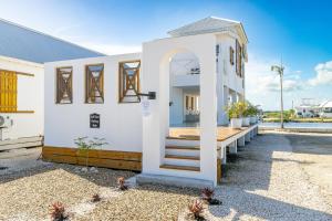 Onda Belize & Mistico Beach Club + Boat Shuttle