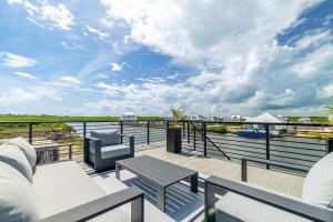 Villa Seabreeze and Mistico Beach Club plus Boat Shuttle