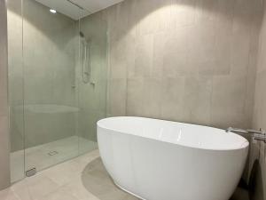 Luxury 3-Bedroom Stay with City and River View