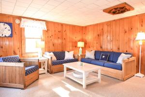 2-Min Walk to the Beach Dog Friendly