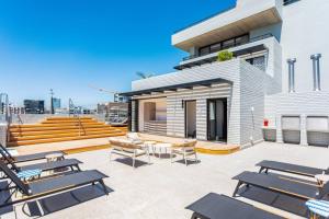 Slick 406 Studio on 146 Main