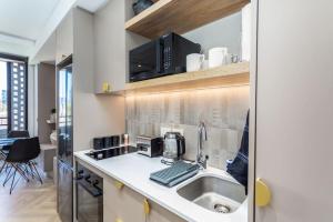 Slick 406 Studio on 146 Main